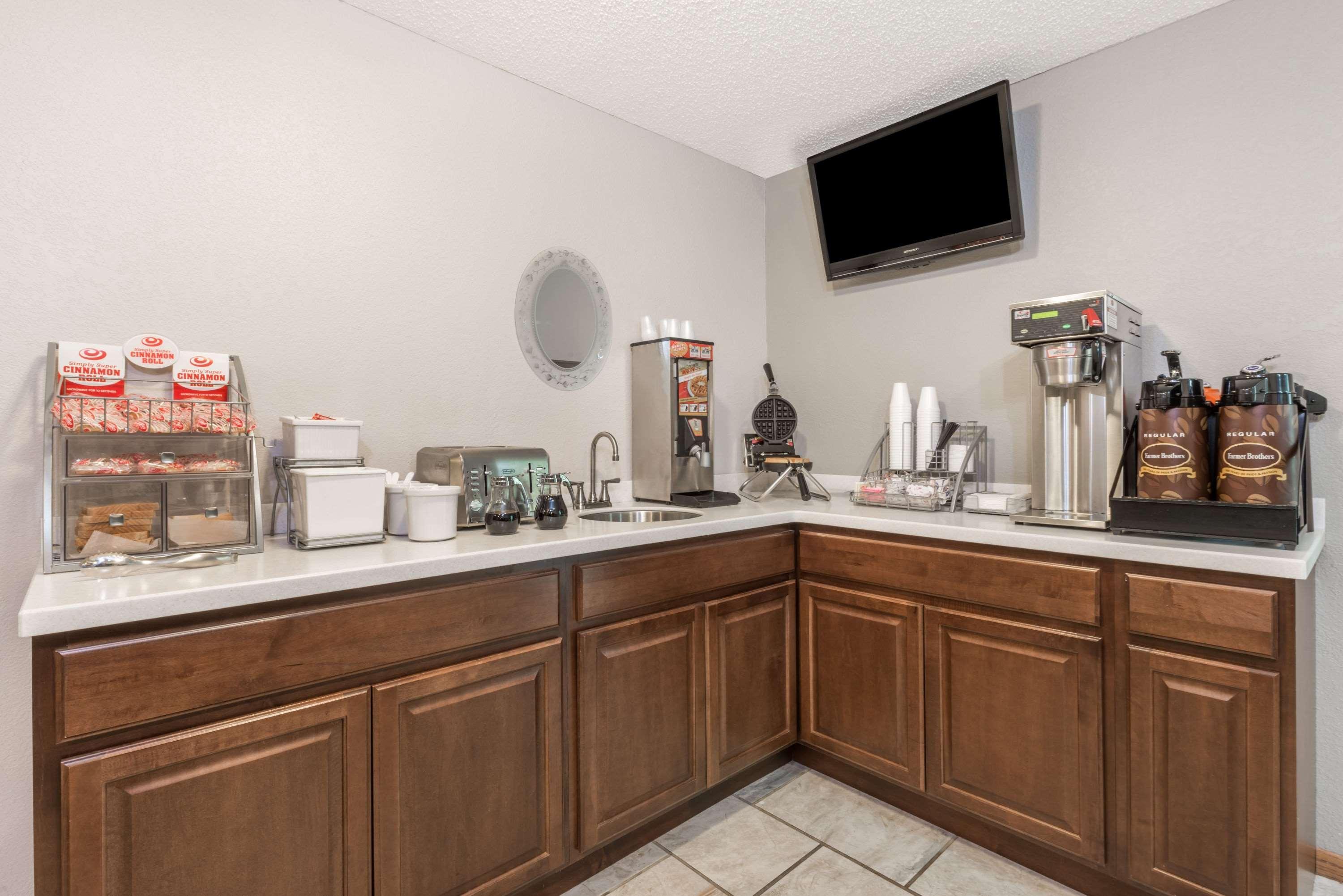 Super 8 By Wyndham Smithville Lake Ngoại thất bức ảnh