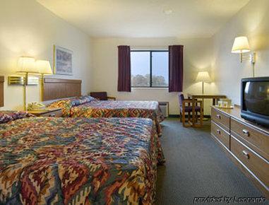 Super 8 By Wyndham Smithville Lake Phòng bức ảnh